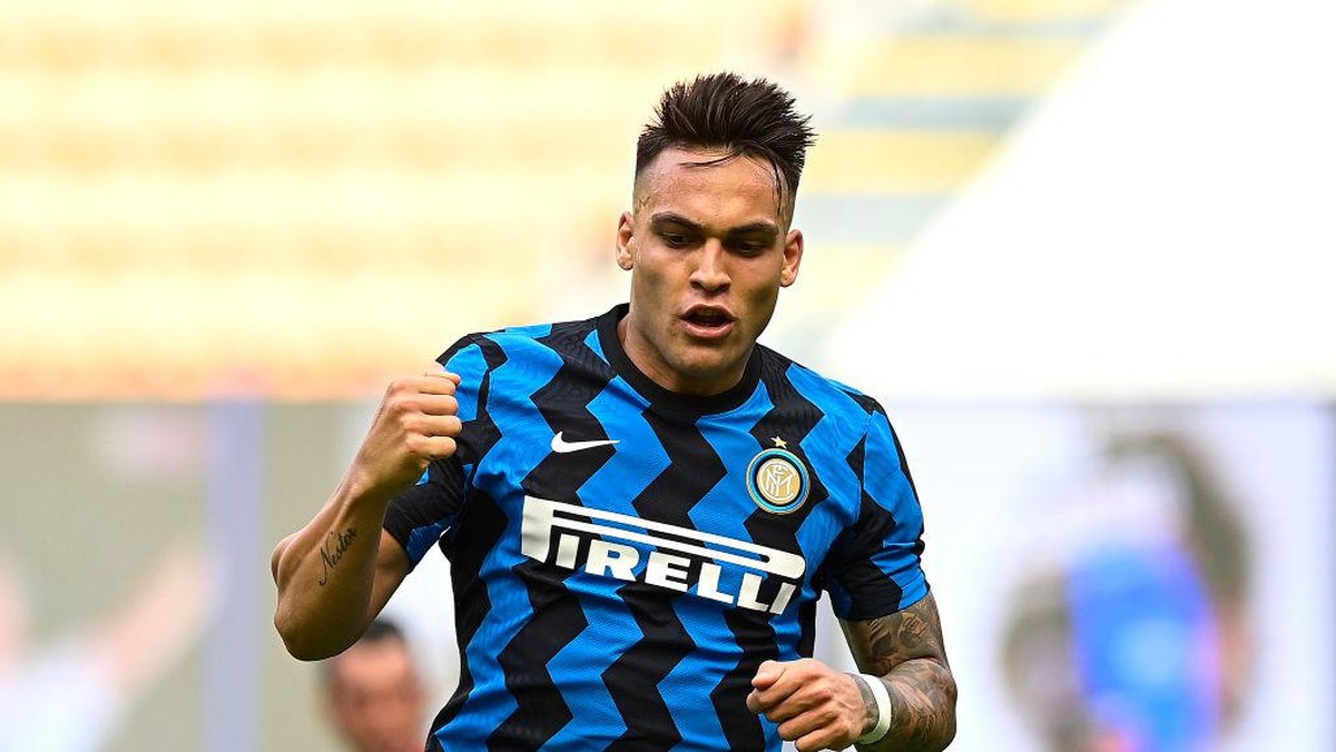 Lautaro Martinez ingin bertahan di Inter Milan. Foto: Getty Images/Mattia Ozbot