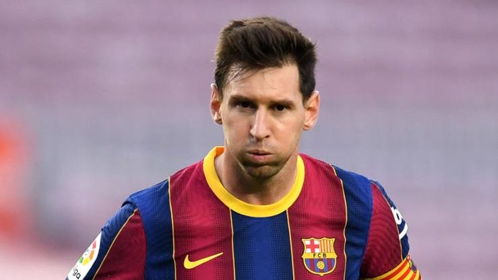 BARCELONA, SPAIN - MAY 16: Lionel Messi of FC Barcelona looks dejected during the La Liga Santander match between FC Barcelona and RC Celta at Camp Nou on May 16, 2021 in Barcelona, Spain. Sporting stadiums around Spain remain under strict restrictions due to the Coronavirus Pandemic as Government social distancing laws prohibit fans inside venues resulting in games being played behind closed doors.  (Photo by David Ramos/Getty Images)