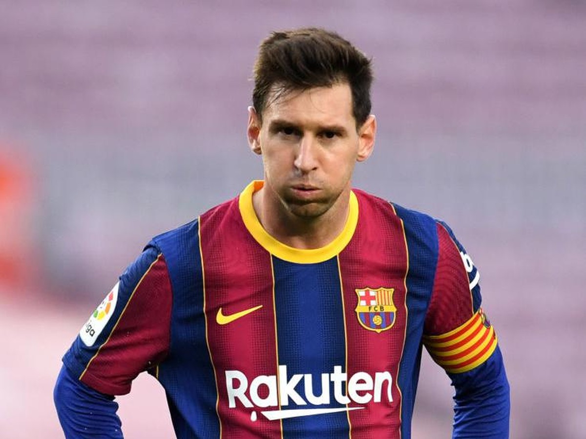 Lionel Messi belum tentu bertahan di Barcelona. Foto: Getty Images/David Ramos