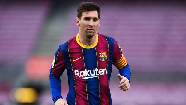 BARCELONA, SPAIN - MAY 16: Lionel Messi of FC Barcelona looks on during the La Liga Santander match between FC Barcelona and RC Celta at Camp Nou on May 16, 2021 in Barcelona, Spain. Sporting stadiums around Spain remain under strict restrictions due to the Coronavirus Pandemic as Government social distancing laws prohibit fans inside venues resulting in games being played behind closed doors. (Photo by David Ramos/Getty Images)