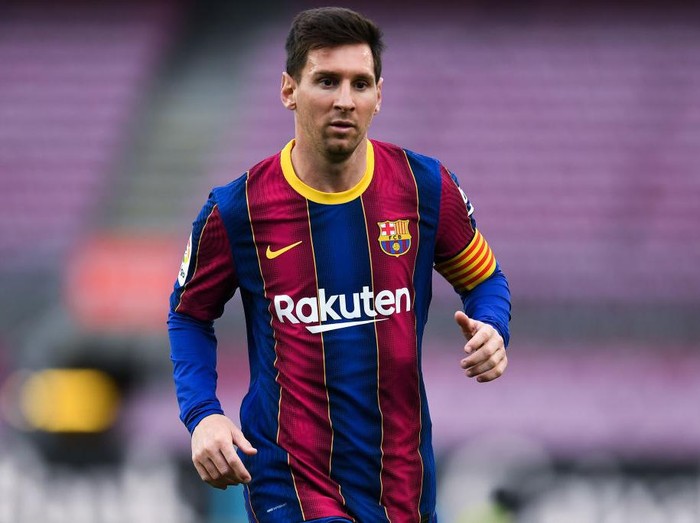 BARCELONA, SPAIN - MAY 16: Lionel Messi of FC Barcelona looks on during the La Liga Santander match between FC Barcelona and RC Celta at Camp Nou on May 16, 2021 in Barcelona, Spain. Sporting stadiums around Spain remain under strict restrictions due to the Coronavirus Pandemic as Government social distancing laws prohibit fans inside venues resulting in games being played behind closed doors. (Photo by David Ramos/Getty Images)