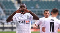 Marcus Thuram, peyerang asal Prancis berusia 25 tahun ini kontraknya akan segera habis di Borussia Monchengladbach. Barca mungkin tertarik merekrutnya untuk perkuat lini serang? (Getty Images)