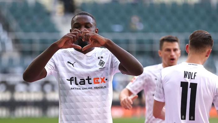 MOENCHENGLADBACH, GERMANY - APRIL 25: Marcus Thuram of Borussia Moenchengladbach celebrates after scoring their sides second goal during the Bundesliga match between Borussia Moenchengladbach and DSC Arminia Bielefeld at Borussia-Park on April 25, 2021 in Moenchengladbach, Germany. Sporting stadiums around Germany remain under strict restrictions due to the Coronavirus Pandemic as Government social distancing laws prohibit fans inside venues resulting in games being played behind closed doors. (Photo by Lars Baron/Getty Images)