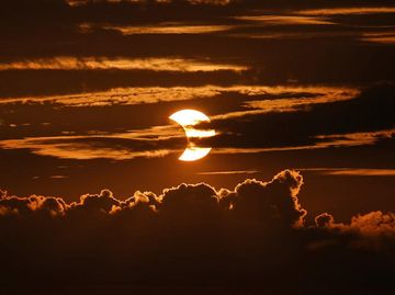 Melihat Lagi Indahnya Gerhana Matahari Cincin di Langit Dunia
