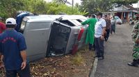Mobil Pusling Angkut Vaksin Terguling di Blitar