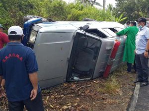 Mobil Pusling Angkut Vaksin Terguling di Blitar