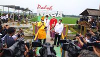 Momen Menparekraf Kunjungi Wisata Pasar Paloh Naga
