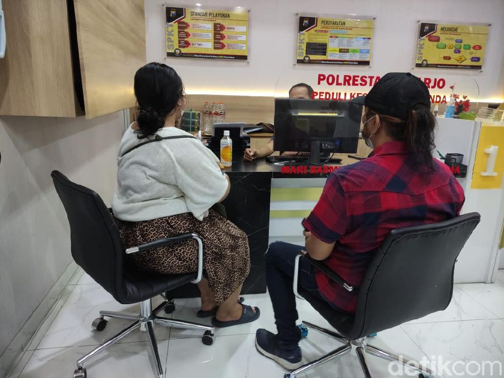 Warga Surabaya Lapor Polisi Usai Motornya Diambil Paksa Debt Collector Warga Surabaya Lapor Polisi Usai Motornya Diambil Paksa Debt Collector