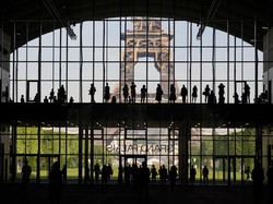 Viral Kabar Turis Indonesia Bisa Masuk Prancis, Ini Faktanya