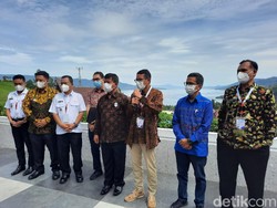 Sandiaga Arahkan Danau Toba Pakai Bus Listrik untuk Wisata