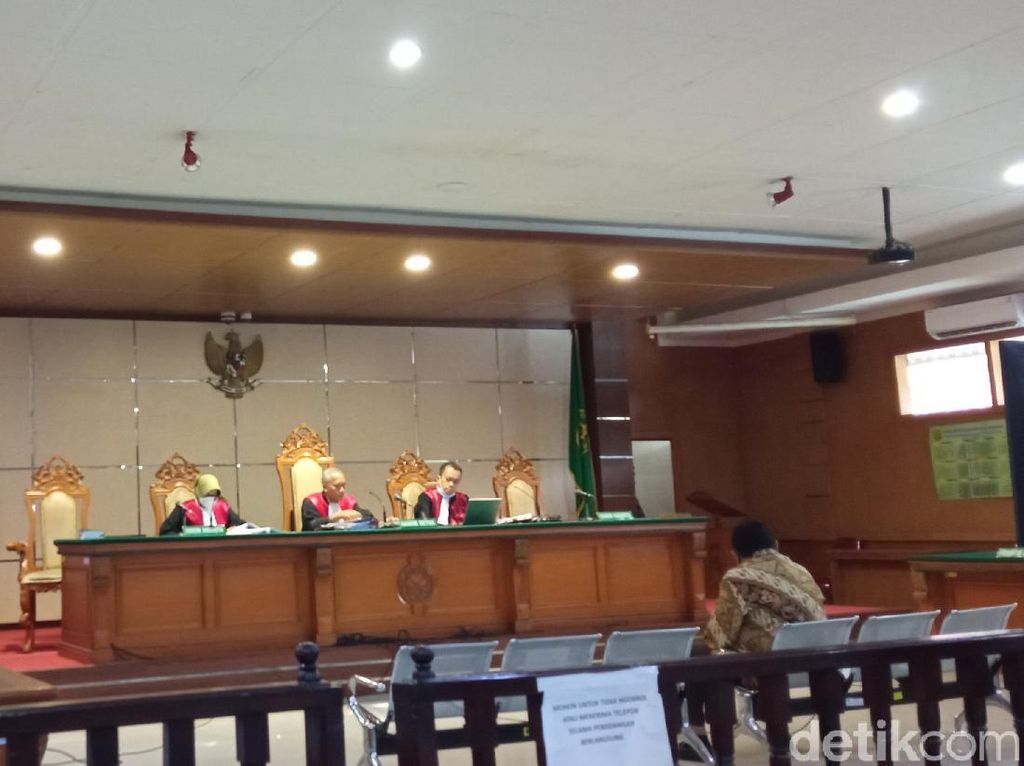 Jadi Terdakwa Kasus RTH, Dadang Suganda: Saya yang Dirugikan Bukan Negara Jadi Terdakwa Kasus RTH, Dadang Suganda: Saya yang Dirugikan Bukan Negara