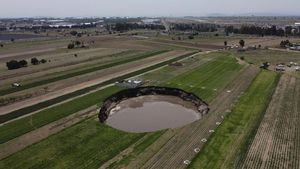 Sinkhole di Meksiko Terus Telan Lahan Pertanian Warga
