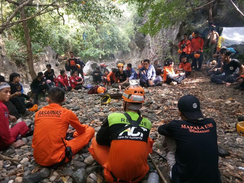 Tim SAR Dibantu Ritual Keluarga Saat Cari Wanita Hilang di Gunung Abbo