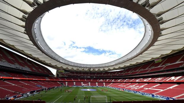 MADRID, SPAIN - MAY 16: General view inside the stadium prior to  the La Liga Santander match between Atletico de Madrid and C.A. Osasuna at Estadio Wanda Metropolitano on May 16, 2021 in Madrid, Spain. Sporting stadiums around Spain remain under strict restrictions due to the Coronavirus Pandemic as Government social distancing laws prohibit fans inside venues resulting in games being played behind closed doors.  (Photo by Denis Doyle/Getty Images)