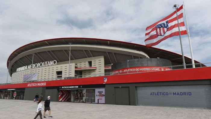Wanda Metropolitano MADRID, SPAIN - FEBRUARY 20: A general view outside the stadium prior to the La Liga Santander match between Atletico de Madrid and Levante UD at Estadio Wanda Metropolitano on February 20, 2021 in Madrid, Spain. Sporting stadiums around Spain remain under strict restrictions due to the Coronavirus Pandemic as Government social distancing laws prohibit fans inside venues resulting in games being played behind closed doors. (Photo by Denis Doyle/Getty Images)