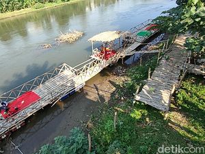 Di Warung KKB Bisa Makan Ikan Wader Hasil Pancingan di Tepi Sungai Brantas