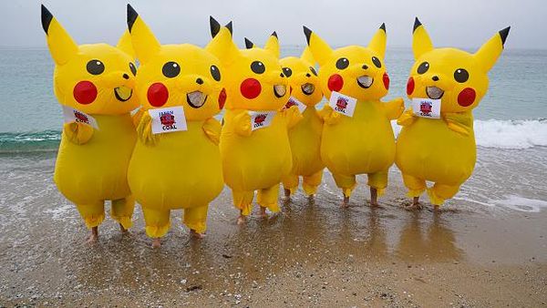 Aksi Demo Pikachu Menentang Pembakaran Batu Bara