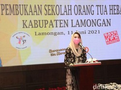 Arumi Bachsin Buka Pilot Project Sekolah Orang Tua Hebat di Lamongan