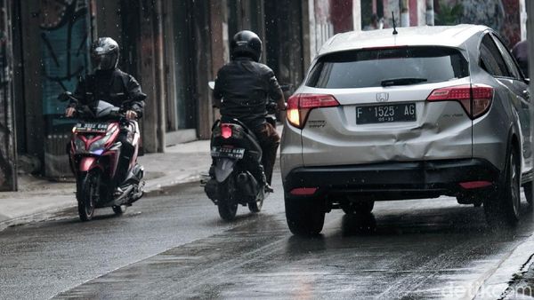Awas! Motor Lawan Arus, Cabut SIM Menanti