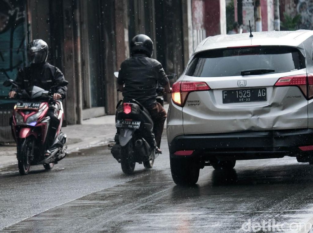 Awas! Motor Lawan Arus, Cabut SIM Menanti Awas! Motor Lawan Arus, Cabut SIM Menanti
