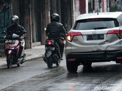 Awas! Motor Lawan Arus, Cabut SIM Menanti