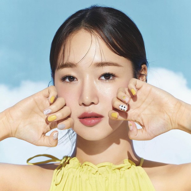 Choi Yoojung/ Foto: Instagram.com/edgeu_official Tren K-Beauty musim panas 2021