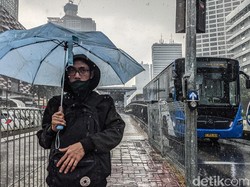BMKG Prediksi Hujan Disertai Petir di Jaksel-Jaktim Siang Ini