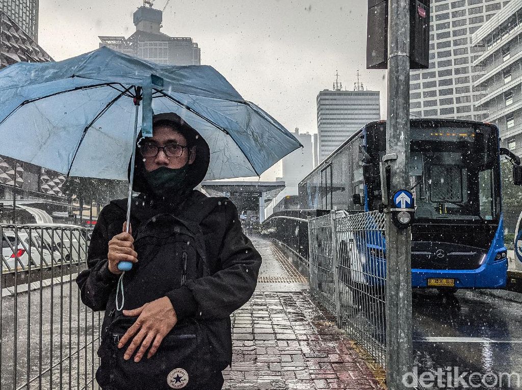 Waspada Potensi Hujan Disertai Angin Kencang di Jaksel-Jaktim Hari Ini Waspada Potensi Hujan Disertai Angin Kencang di Jaksel-Jaktim Hari Ini