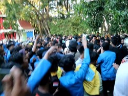 Aksi Mahasiswa Protes Program Dana PEN di Bone Sulsel Ricuh