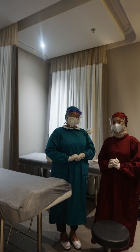 Dokter dan terapis ahli di klinik Dermies