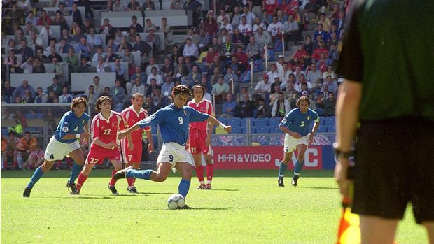 11 Jun 2000:  Filippo Inzaghi of Italy scores the winner from the penalty spot during the European Championships 2000 group match against Turkey at the Gelredome in Arnhem, Holland.  Italy won the match 2-1.  Mandatory Credit: Graham Chadwick /Allsport