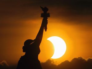 Gerhana Matahari Total Terjadi di 2024, Catat Wilayah yang Akan Gelap Gulita