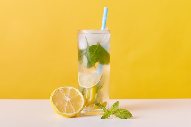 Infused Water Lemon dan Minuman Lain untuk Mencerahkan Wajah