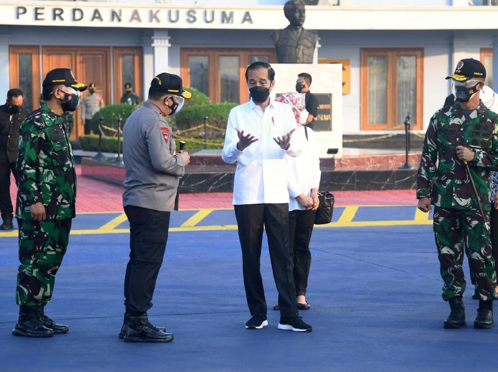 Jokowi Tinjau Bandara Soedirman hingga Vaksinasi di Semarang Hari Ini Jokowi Tinjau Bandara Soedirman hingga Vaksinasi di Semarang Hari Ini
