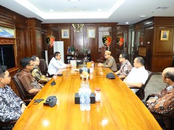 Kala Ustadz Adi Hidayat Curhat ke Kabareskrim soal Fitnah Dunia Maya