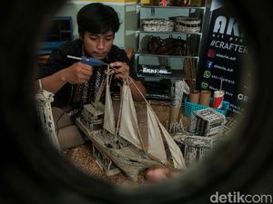Keren! Miniatur Kapal Pinisi Dibuat dari Koran Bekas Lho Keren! Miniatur Kapal Pinisi Dibuat dari Koran Bekas Lho