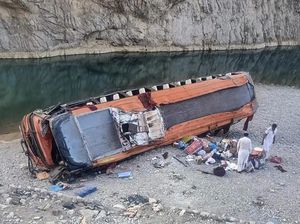 Bus Bawa Peziarah Jatuh ke Jurang di Pakistan, 20 Orang Tewas