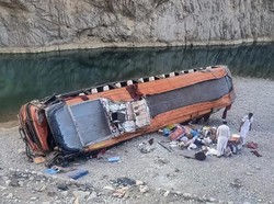 Bus Bawa Peziarah Jatuh ke Jurang di Pakistan, 20 Orang Tewas