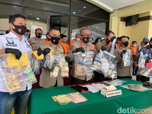 Parah! Pungli yang Disorot Jokowi di Tanjung Priok Capai Rp 6 Juta Sehari Parah! Pungli yang Disorot Jokowi di Tanjung Priok Capai Rp 6 Juta Sehari