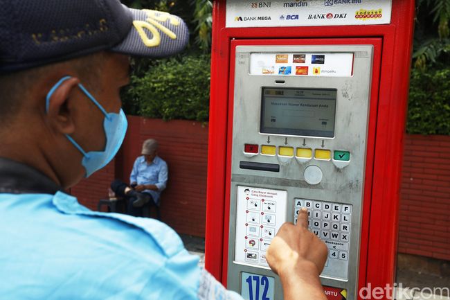 Melihat Kembali Parkir Meter Peninggalan Ahok yang Masih Beroperasi Melihat Kembali Parkir Meter Peninggalan Ahok yang Masih Beroperasi