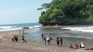 Foto: Pantai Madasari, Pantai Cantik dari Pangandaran