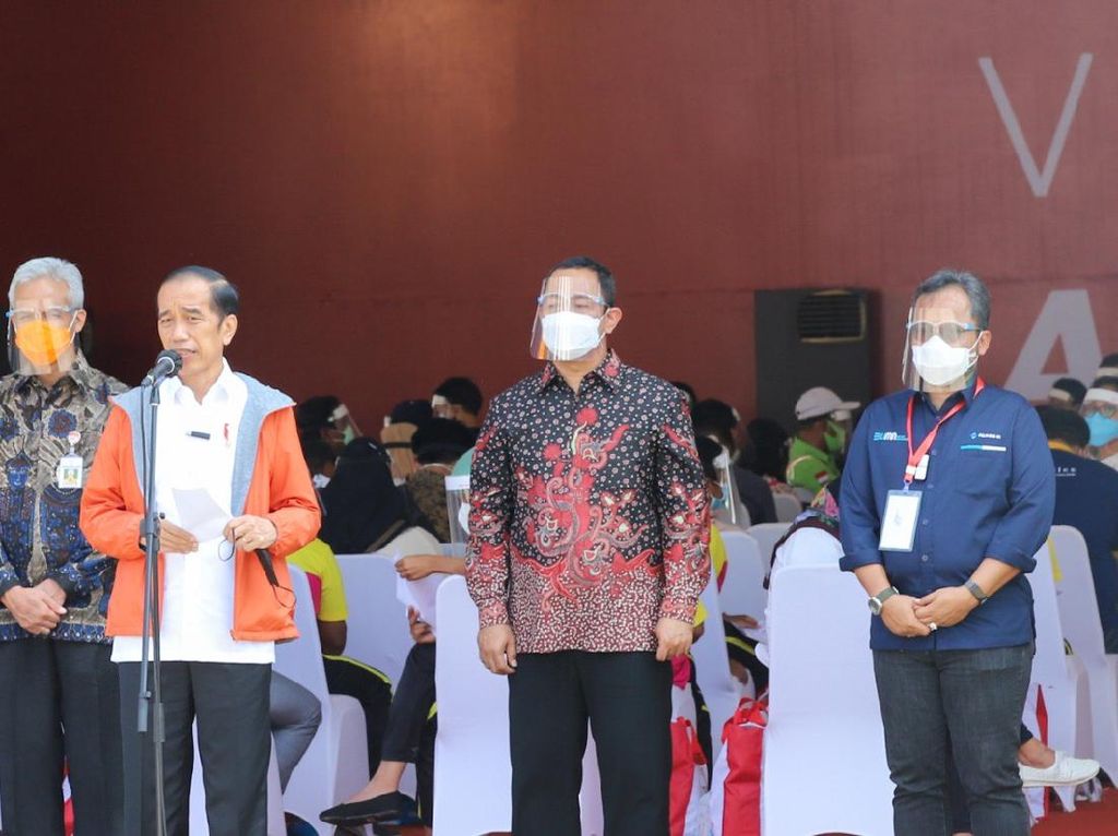 4.000 Dosis Vaksin Diberikan ke Pekerja Pelabuhan Tanjung Emas 4.000 Dosis Vaksin Diberikan ke Pekerja Pelabuhan Tanjung Emas