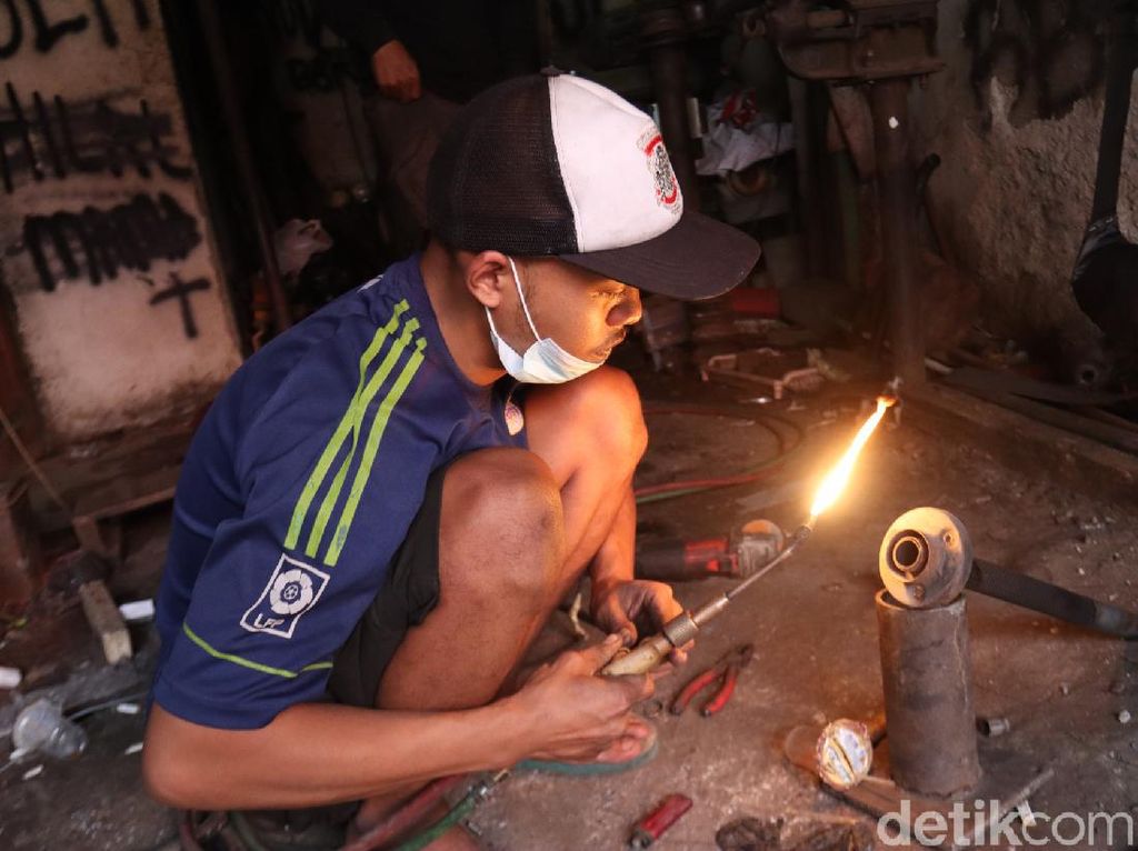 Cerita UKM Knalpot Bandung Bertahan di Tengah Aturan Larangan Knalpot Bising Cerita UKM Knalpot Bandung Bertahan di Tengah Aturan Larangan Knalpot Bising