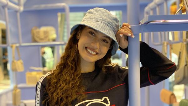 7 Pesona Pevita Pearce, Padu-Padan Gaya Klasik Kekinian nan Timeless