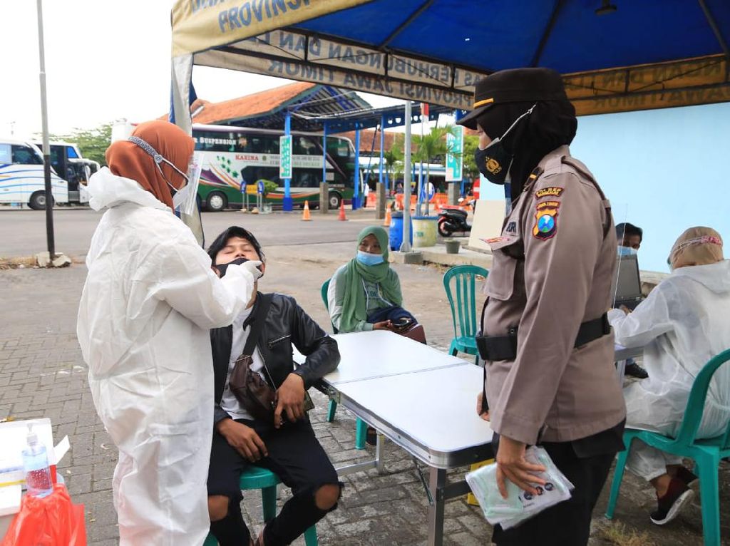 COVID-19 Bangkalan Naik, Polda Jatim Sidak Terminal Bungurasih COVID-19 Bangkalan Naik, Polda Jatim Sidak Terminal Bungurasih