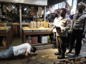 20 Ribu Masker Dibagikan ke Kampung dan Pasar Bojonegoro