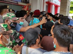 Ratusan Warga Jember Gagal Ambil Paksa Jenazah Pasien COVID-19 dari RS
