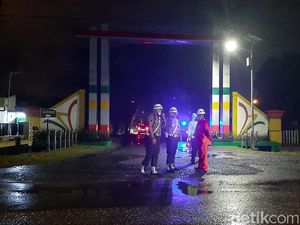 Saksi Mata Ungkap Detik-detik Kebakaran Tangki Kilang Pertamina Cilacap Saksi Mata Ungkap Detik-detik Kebakaran Tangki Kilang Pertamina Cilacap