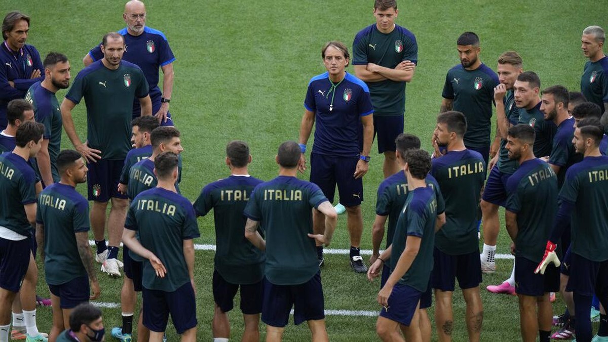 Roberto Mancini sangat percaya diri dengan timnas Italia di Euro 2020 (Foto: AP/Andrew Medichini)