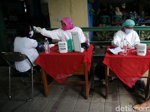 Warga Rusun Marunda Divaksin COVID-19